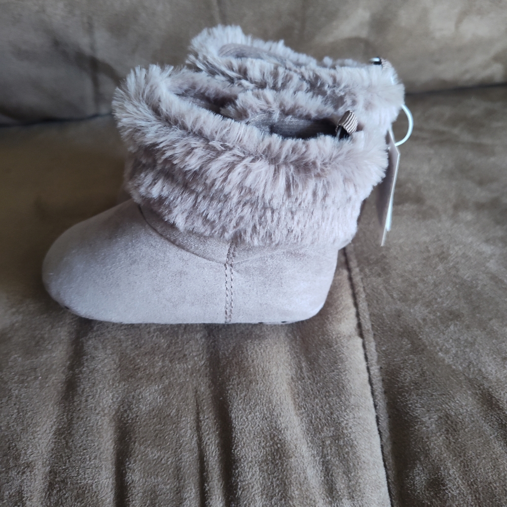NWT Old Navy Baby Girl 12-18months Grey Fur-Lined Boots